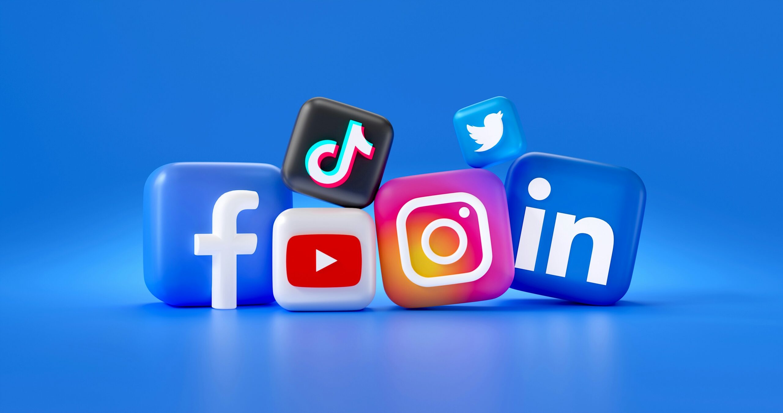 Social Media Icons as cues from Facebook, YouTube, TikTok, Instagram and LinkedIn