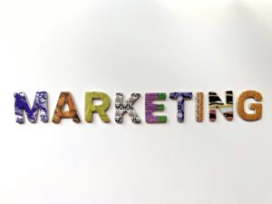 Letters resembling the word "Marketing"